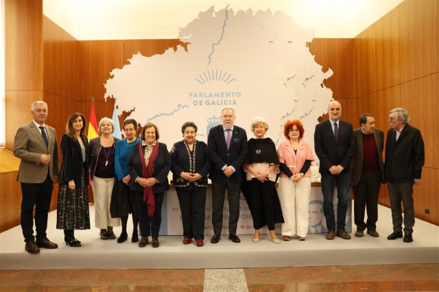  Santalices sitúa Otero Pedrayo e Carvalho Calero como construtores da identidade galega